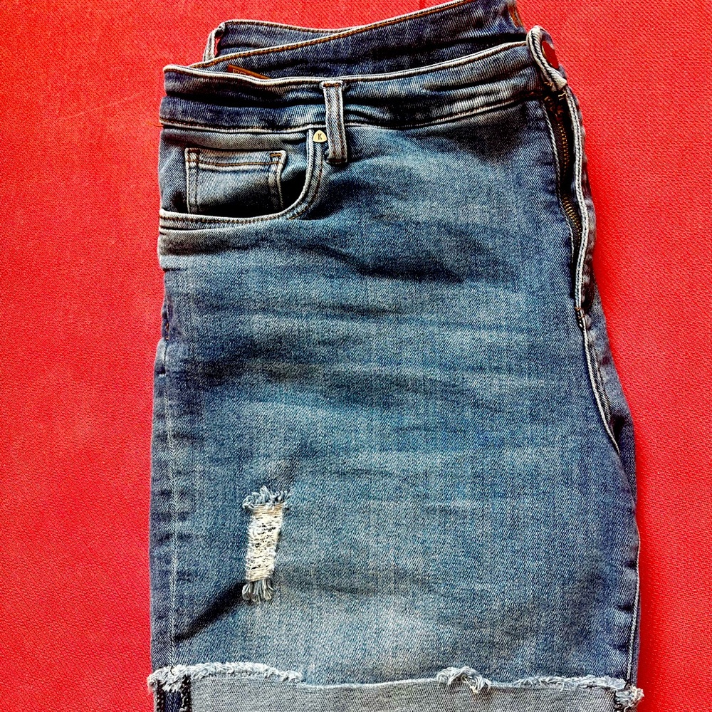 Denim distressed shorts